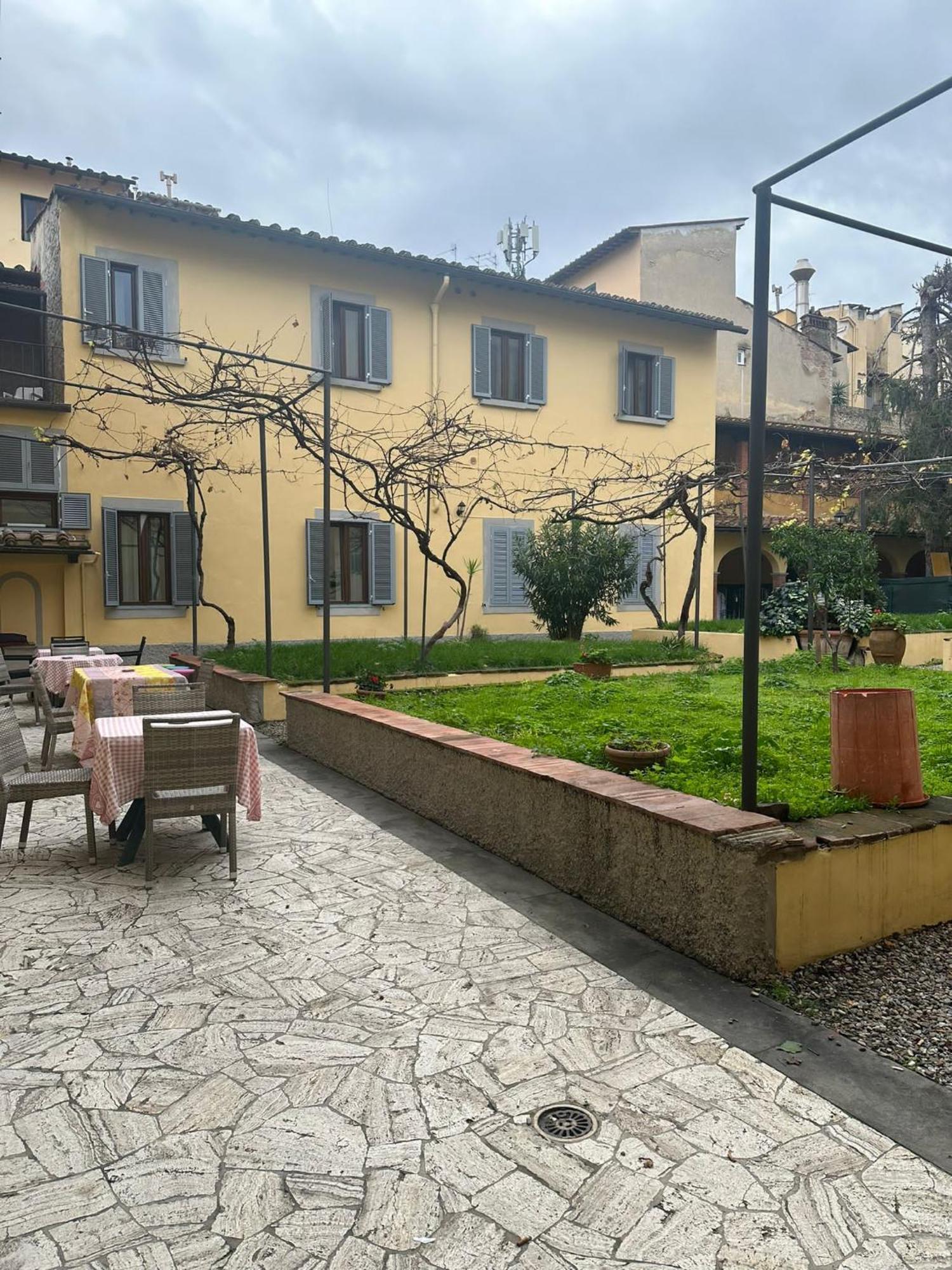 New Generation Hostel Florence Center Excellent Location The Right Alternative To Luxury Hotels A Few Steps From The Ponte Vecchio Surrounded By Restaurants And Clubs And Offers Opportunities For Shopping Free Wi-Fi Kitchen Garden Экстерьер фото